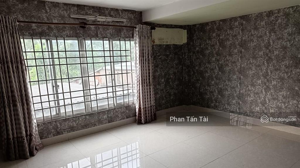 Bán 7 tỷ nhà mặt tiền đường lô 2 kcn lê minh xuân 218,6m2 ngang 6,4m  gần chợ bà lát trần văn giàu