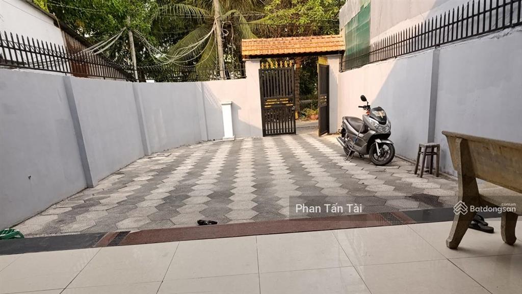 Bán 7 tỷ nhà mặt tiền đường lô 2 kcn lê minh xuân 218,6m2 ngang 6,4m  gần chợ bà lát trần văn giàu