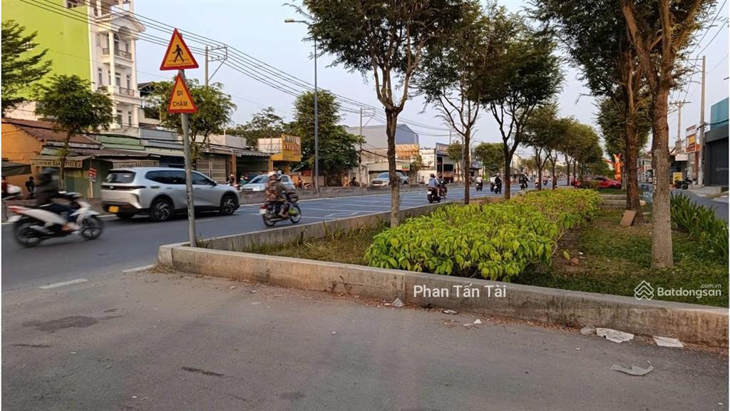 Đất mặt tiền trần văn giàu  lê minh xuân 317m2 ngang 8m nở hậu  container vào đất 24h bán 14,2 tỷ