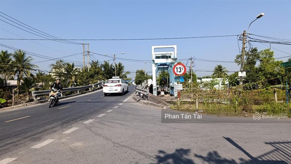Bán đất mặt tiền 563m2 kênh a gần vđ3 lê minh xuân container 24h nền bê tông tường rào, điện 3 pha