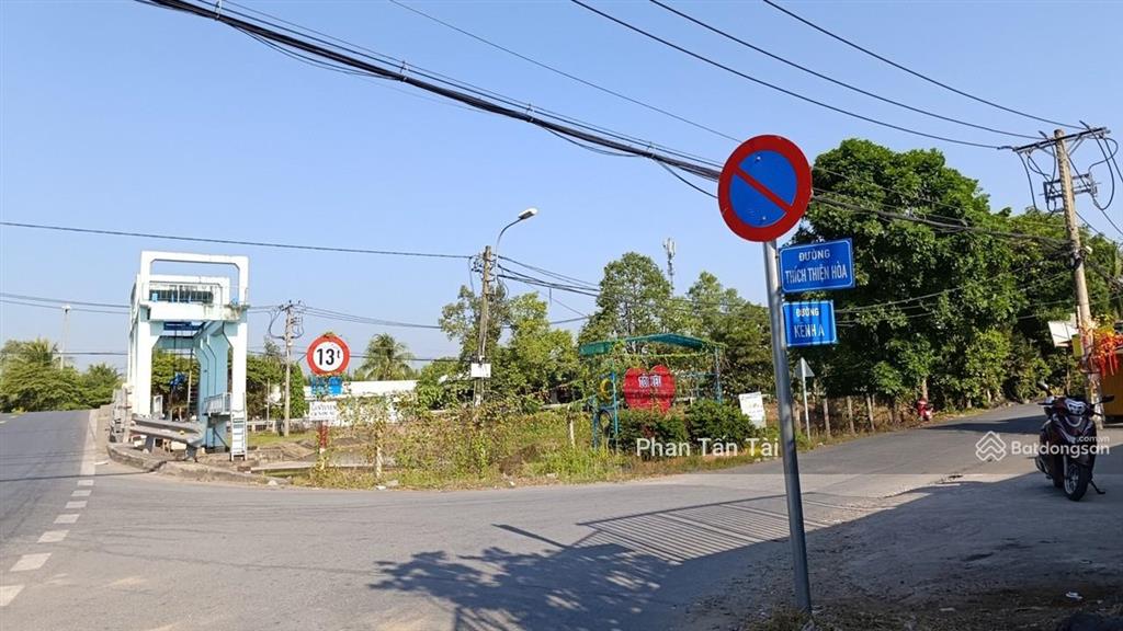 Bán đất mặt tiền 563m2 kênh a gần vđ3 lê minh xuân container 24h nền bê tông tường rào, điện 3 pha