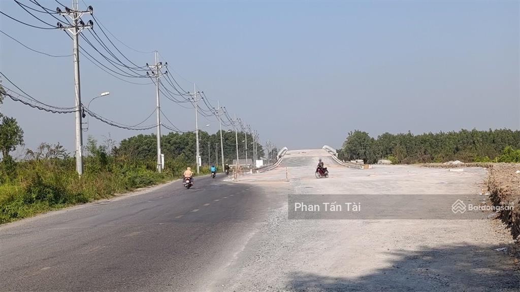 Bán đất mặt tiền 563m2  kênh a lê minh xuân  container 24h  nền bê tông  điện 3 pha  giá 15 tỷ