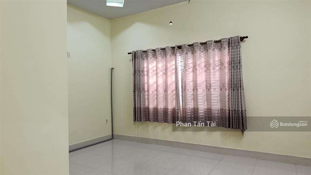 Nhà 7 tỷ mặt tiền đường lô 2  song hành với trần văn giàu 6,4x34m cạnh chợ bà lạt kcn lê minh xuân