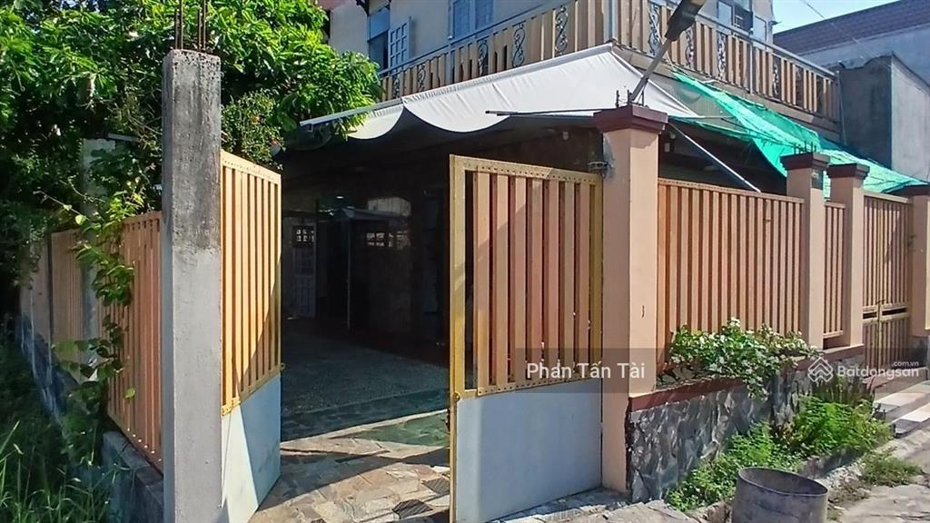 Bán 4,5 tỷ nhà lô góc 2 mặt tiền hẻm 6m cách đoàn nguyễn tuấn 100m gần chợ hưng long 2 tầng 189m2