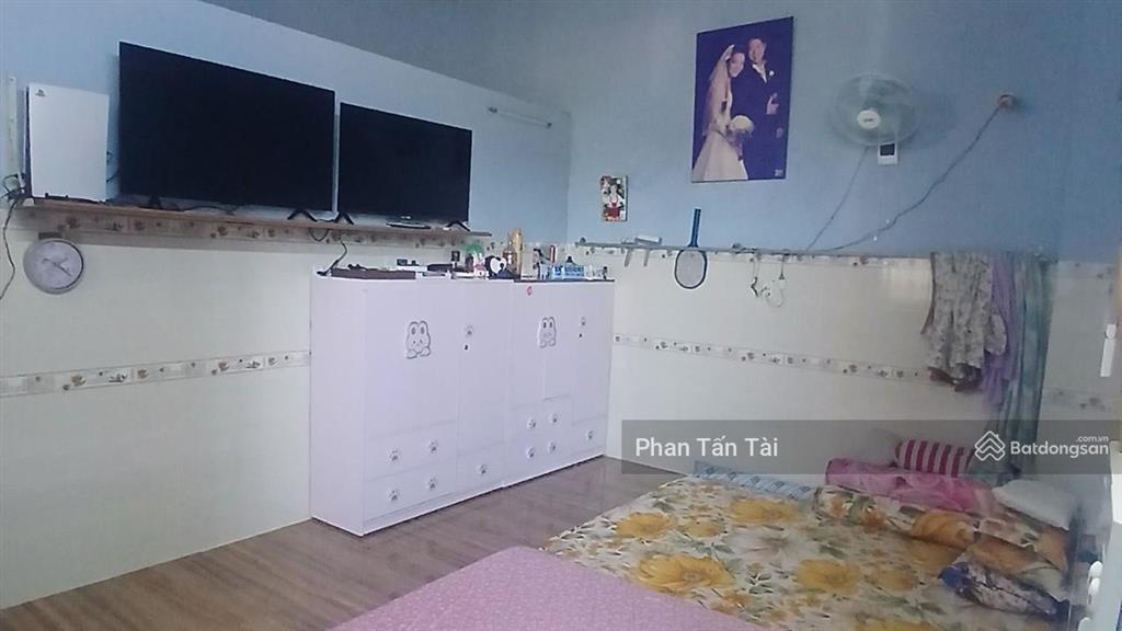 Bán 4,5 tỷ nhà lô góc 2 mặt tiền hẻm 6m cách đoàn nguyễn tuấn 100m gần chợ hưng long 2 tầng 189m2