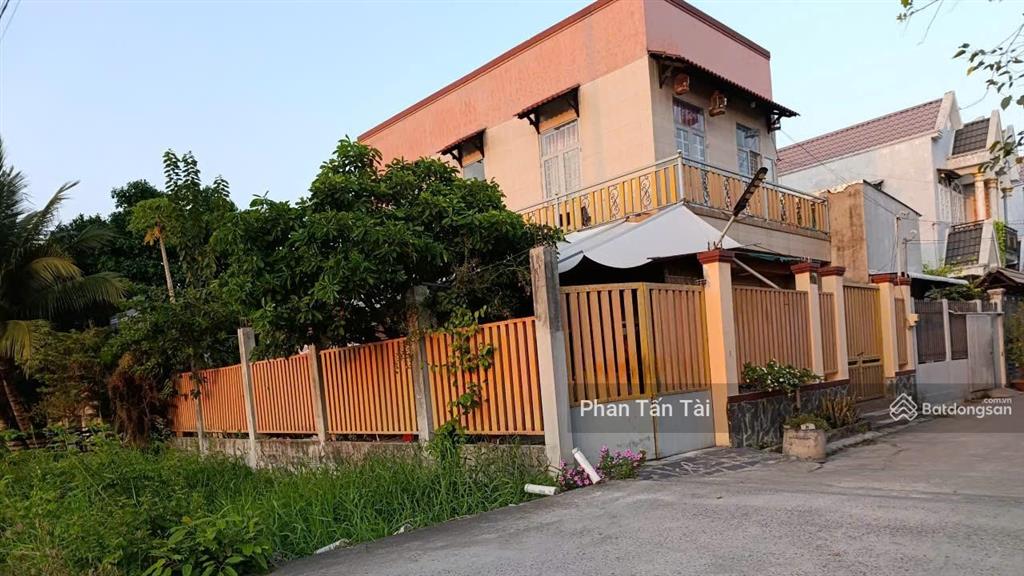 Bán 4,5 tỷ nhà lô góc 2 mặt tiền hẻm 6m cách đoàn nguyễn tuấn 100m gần chợ hưng long 2 tầng 189m2