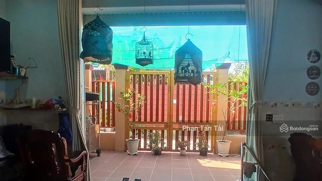 Bán 4,5 tỷ nhà lô góc 2 mặt tiền hẻm 6m cách đoàn nguyễn tuấn 100m gần chợ hưng long 2 tầng 189m2