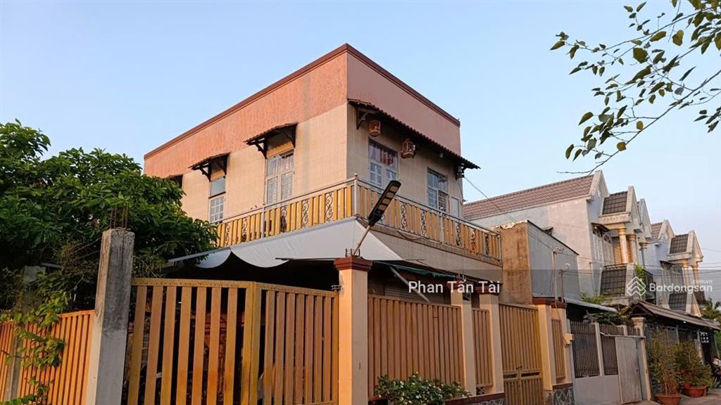 Bán 4,5 tỷ nhà lô góc 2 mặt tiền hẻm 6m cách đoàn nguyễn tuấn 100m gần chợ hưng long 2 tầng 189m2