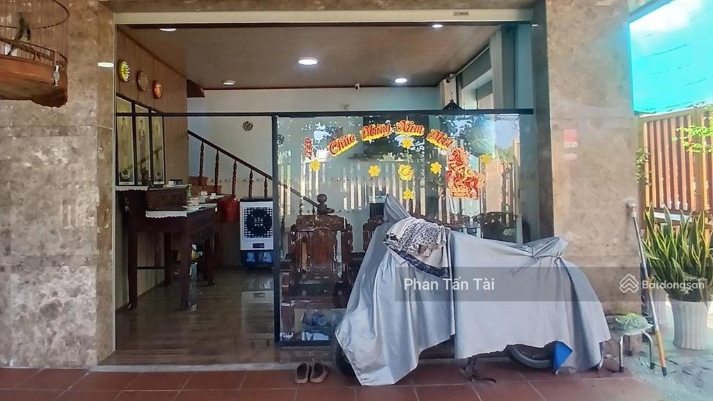 Bán 4,5 tỷ nhà lô góc 2 mặt tiền hẻm 6m cách đoàn nguyễn tuấn 100m gần chợ hưng long 2 tầng 189m2