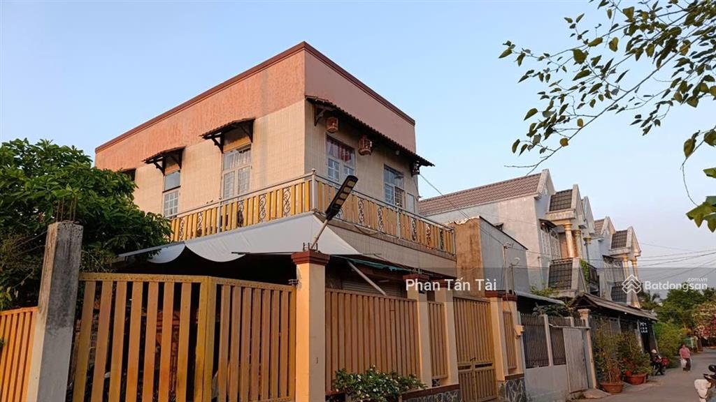 Bán 4,5 tỷ nhà lô góc 2 mặt tiền hẻm 6m cách đoàn nguyễn tuấn 100m gần chợ hưng long 2 tầng 189m2