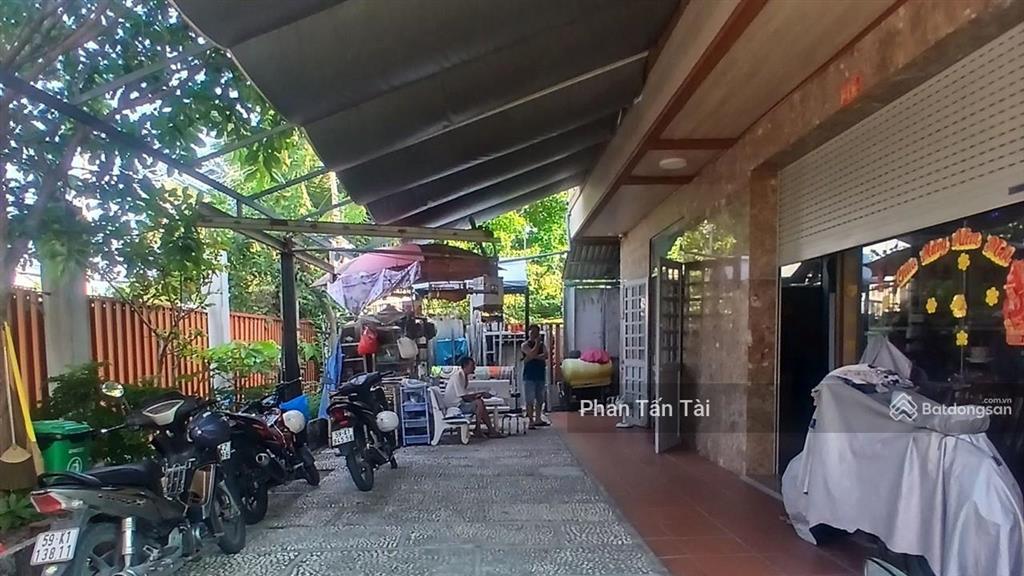 Bán 4,5 tỷ nhà lô góc 2 mặt tiền hẻm 6m cách đoàn nguyễn tuấn 100m gần chợ hưng long 2 tầng 189m2