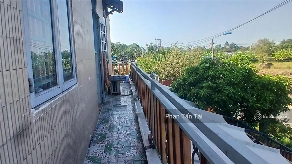 Bán 4,5 tỷ nhà lô góc 2 mặt tiền hẻm 6m cách đoàn nguyễn tuấn 100m gần chợ hưng long 2 tầng 189m2