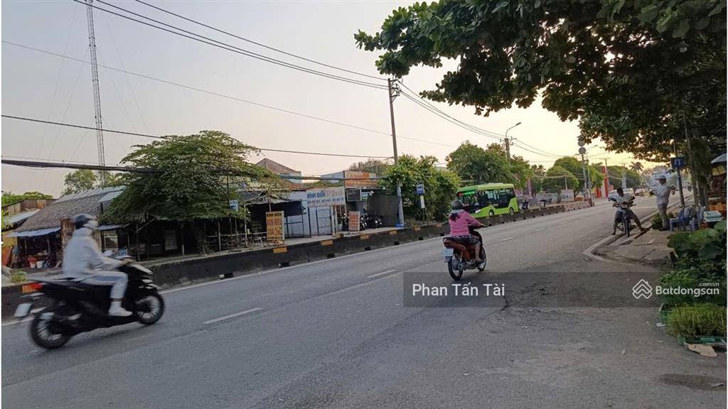 Bán đất 2 mặt tiền kdc nguyễn hữu trí tân túc cận ngã 4 bình điền bình chánh  100m2 (5x20) 60tr/m2