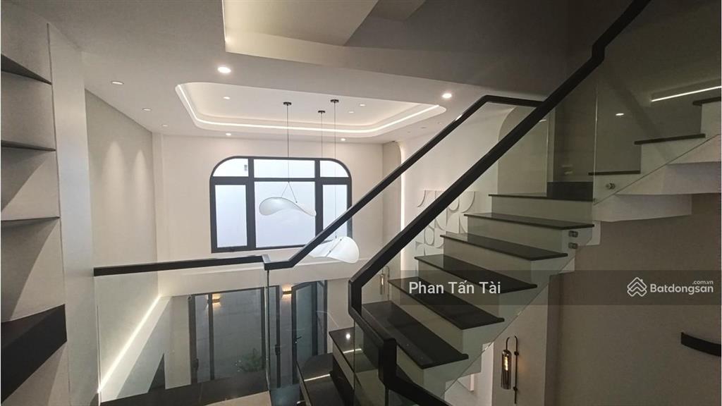 Nhà mới hc đủ 4 tầng+lửng+gara ô tô đường mã lò cận khu tên lửa, tặng nội thất xịn, bán dưới bảy tỷ