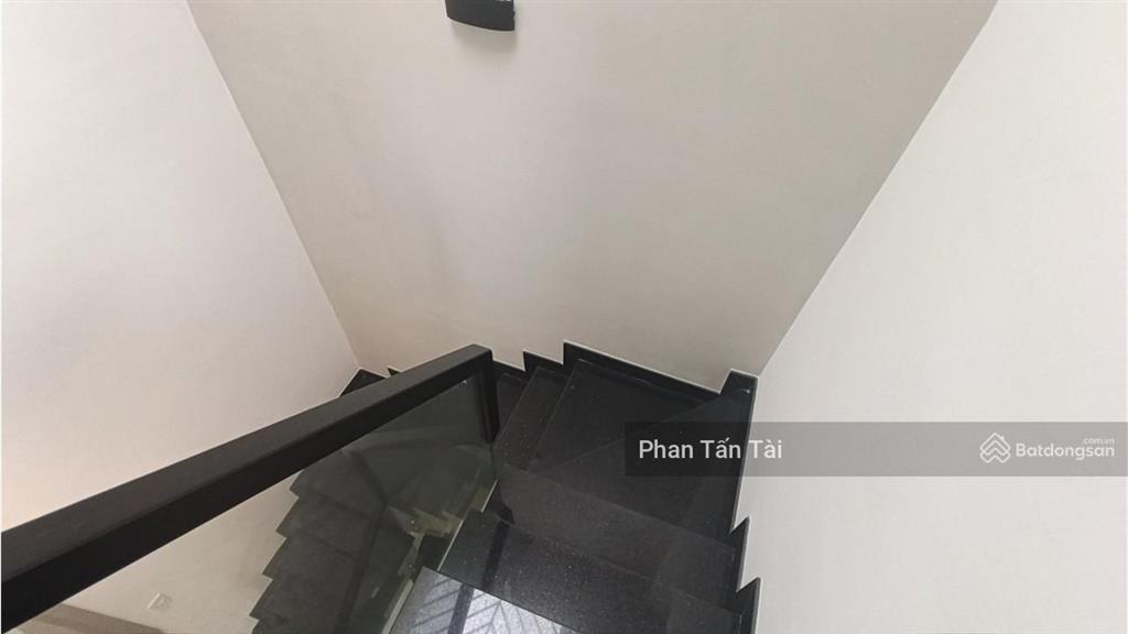 Nhà mới hc đủ 4 tầng+lửng+gara ô tô đường mã lò cận khu tên lửa, tặng nội thất xịn, bán dưới bảy tỷ