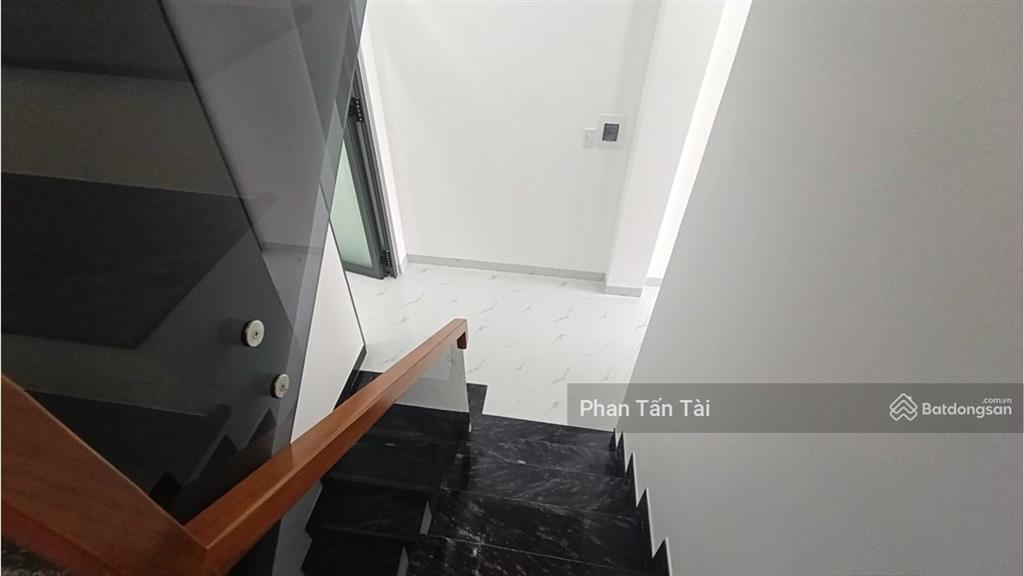 Nhà mới 4 tầng, ô tô thông 2 hướng ra gò xoài ở giữa lê văn quới và tân kỳ tân quý, tl khung 5,7 tỷ