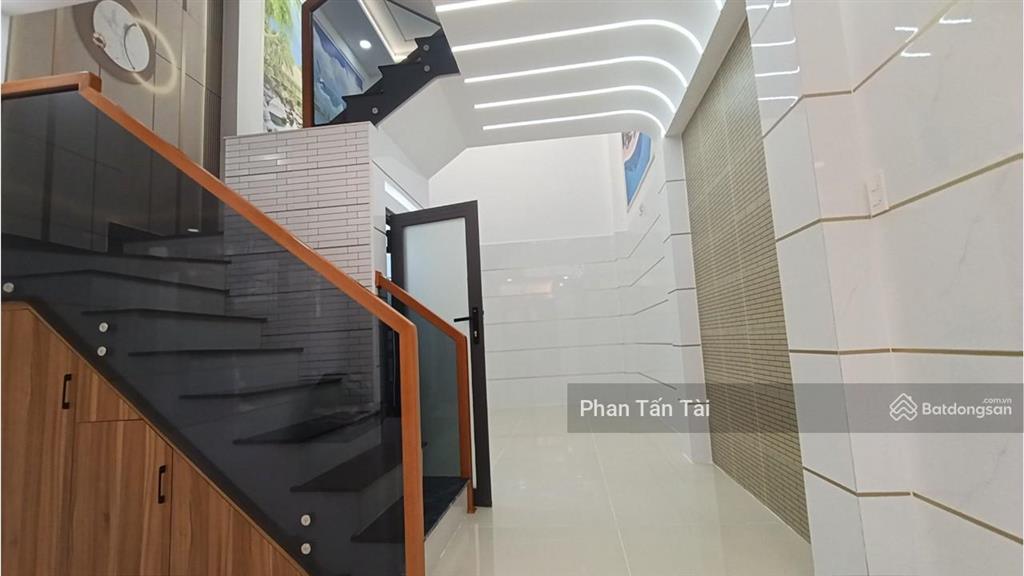 Nhà mới 4 tầng, ô tô thông 2 hướng ra gò xoài ở giữa lê văn quới và tân kỳ tân quý, tl khung 5,7 tỷ