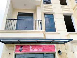 Chỉ từ 30tr/m2  nhà phố 2 mặt tiền hcm  trục đường 42m trực tiếp từ f0 cdt, chỉ 600m ra tới vđai4