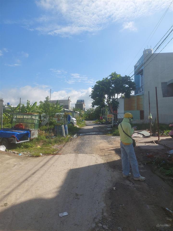 Bán gấp lô đất 125m2, vị trí đẹp ngay kcn tân đức giá chỉ 2 tỷ, giá cực tốt để đầu tư