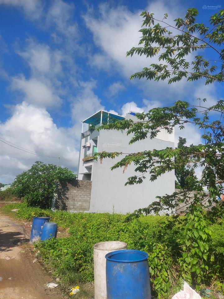 Bán gấp lô đất 125m2, vị trí đẹp ngay kcn tân đức giá chỉ 2 tỷ, giá cực tốt để đầu tư