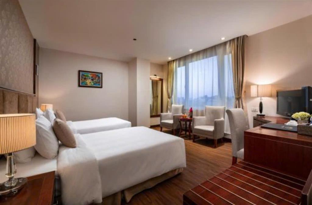 LinhHK bán khách sạn 68 phòng, 320m², 12 tầng, lô góc mt gần 30m