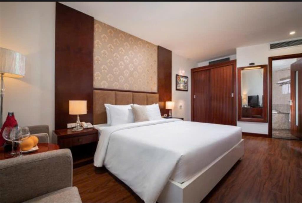 LinhHK bán khách sạn 68 phòng, 320m², 12 tầng, lô góc mt gần 30m