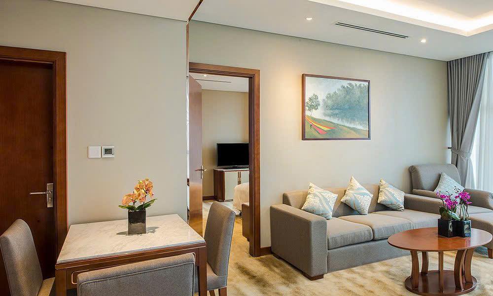 LinhHK Cho Thuê Khách Sạn View Hồ Quảng Bá 150P MT18m.
