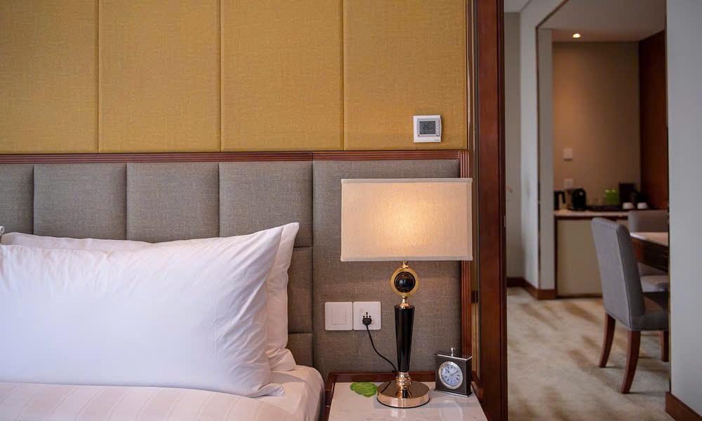 LinhHK Cho Thuê Khách Sạn View Hồ Quảng Bá 150P MT18m.