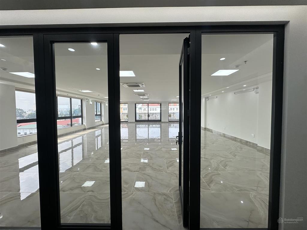 Linhhk bán tòa vp mặt phố hàng chuối mt12m
