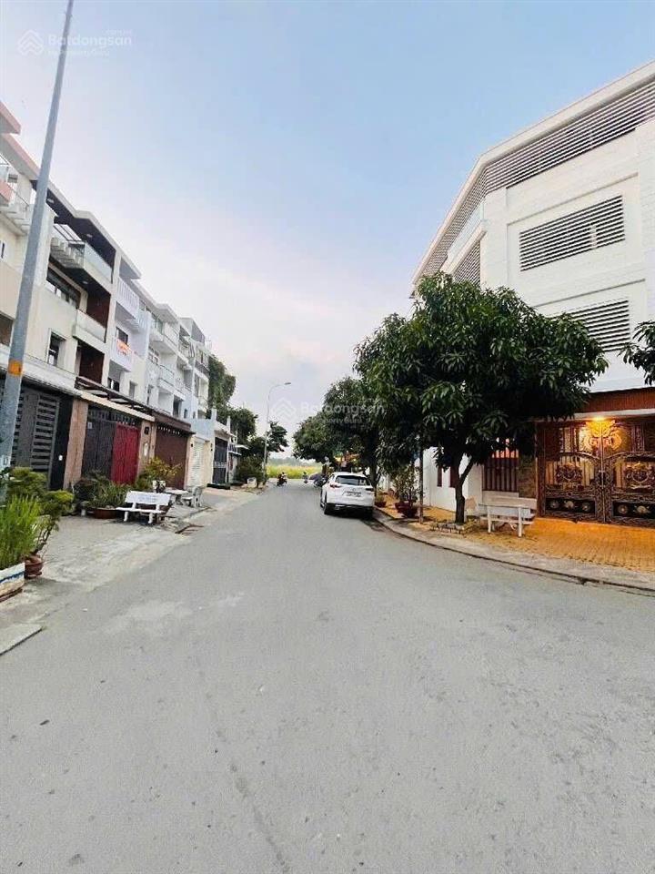 Nhà 4 tầng 130m2 đường phạm hùng nối dài