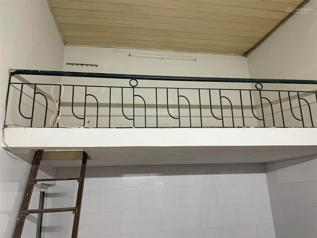Cho thuê phòng riêng rộng 25m2, thoáng mát sạch sẽ, điện nước theo giá nhà nước, vào ở ngay