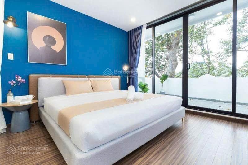 Sang, cho thuê lại khách sạn 18 phòng cao cấp mặt tiền quận 1. ngay ngã 6 phù đổng