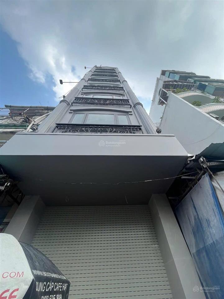 Sang, cho thuê lại khách sạn 18 phòng cao cấp mặt tiền quận 1. ngay ngã 6 phù đổng