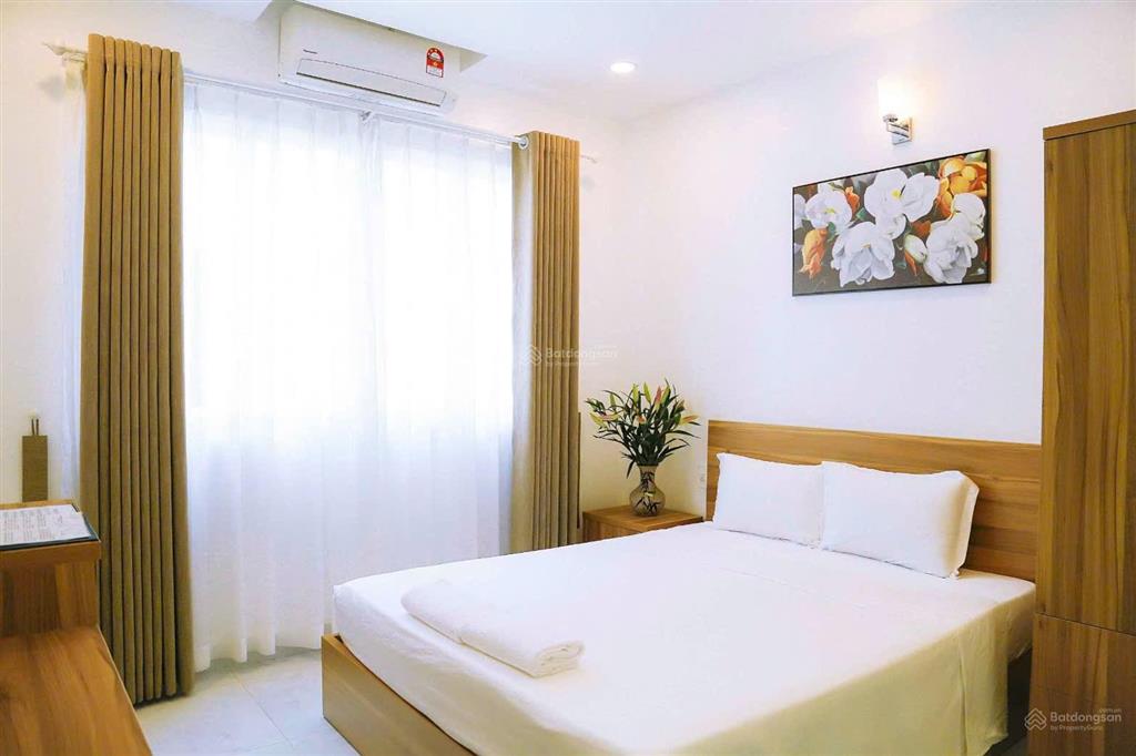 Sang, cho thuê lại khách sạn 18 phòng cao cấp mặt tiền quận 1. ngay ngã 6 phù đổng
