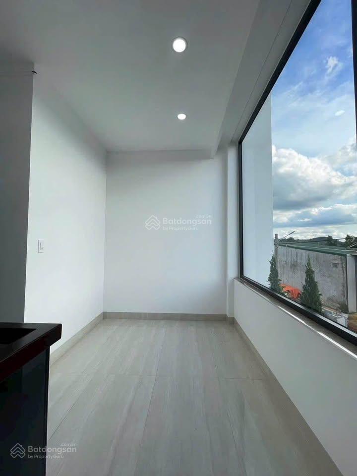 Chủ ngộp cần bán nhà phố sổ riêng hoàn công ngay khu du lịch sơn tiên. chỉ cần tt700 triệu là mua