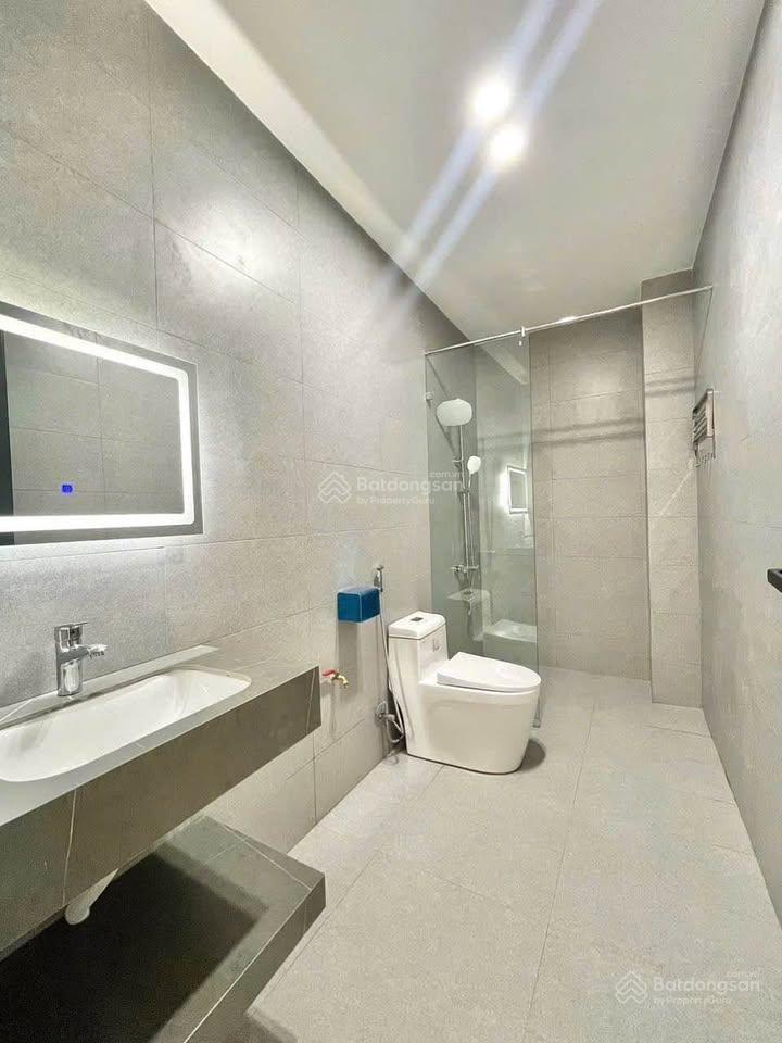 Chủ ngộp cần bán nhà phố sổ riêng hoàn công ngay khu du lịch sơn tiên. chỉ cần tt700 triệu là mua