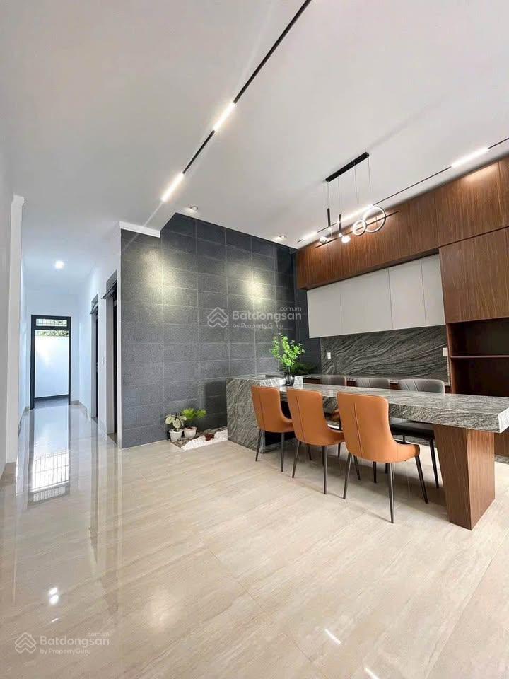 Chủ ngộp cần bán nhà phố sổ riêng hoàn công ngay khu du lịch sơn tiên. chỉ cần tt700 triệu là mua