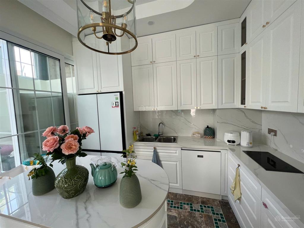 Cho thuê biệt thự 300m có thang máy full nội thất kdc liên phường quận 9 giá 55tr/tháng