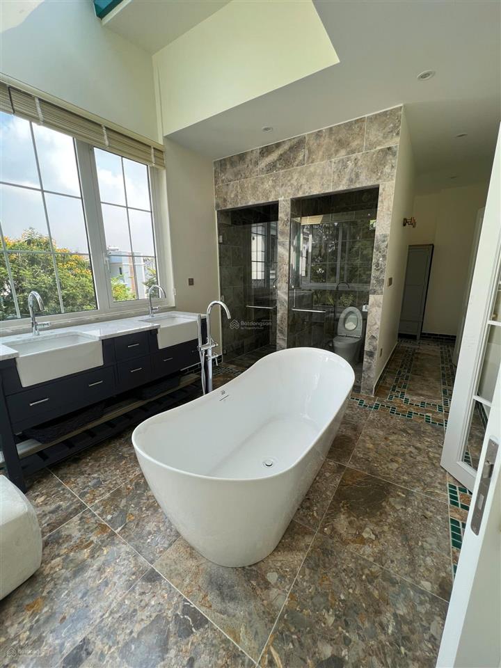 Cho thuê biệt thự 300m có thang máy full nội thất kdc liên phường quận 9 giá 55tr/tháng