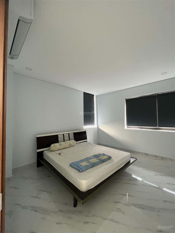Cho thuê biệt thự liên phường quận 9 sát global city giá 30 triệu/tháng.