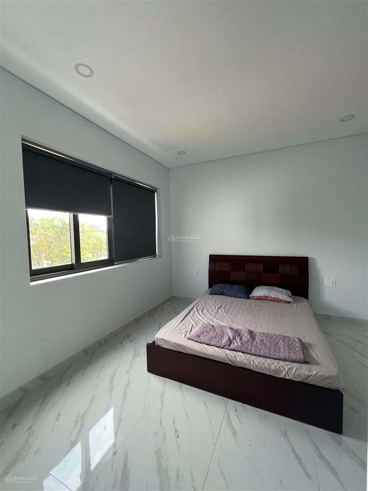 Cho thuê biệt thự liên phường quận 9 sát global city giá 30 triệu/tháng.