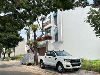 Cho thuê biệt thự liên phường quận 9 sát global city giá 30 triệu/tháng.