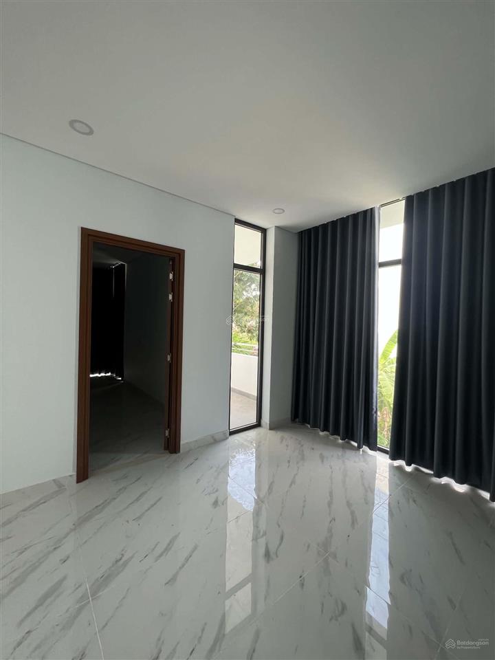 Cho thuê biệt thự liên phường quận 9 sát global city giá 30 triệu/tháng.