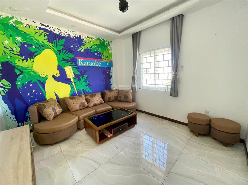 Cho thuê nhà có sân vườn 148m2 full nội thất giá 23tr/tháng