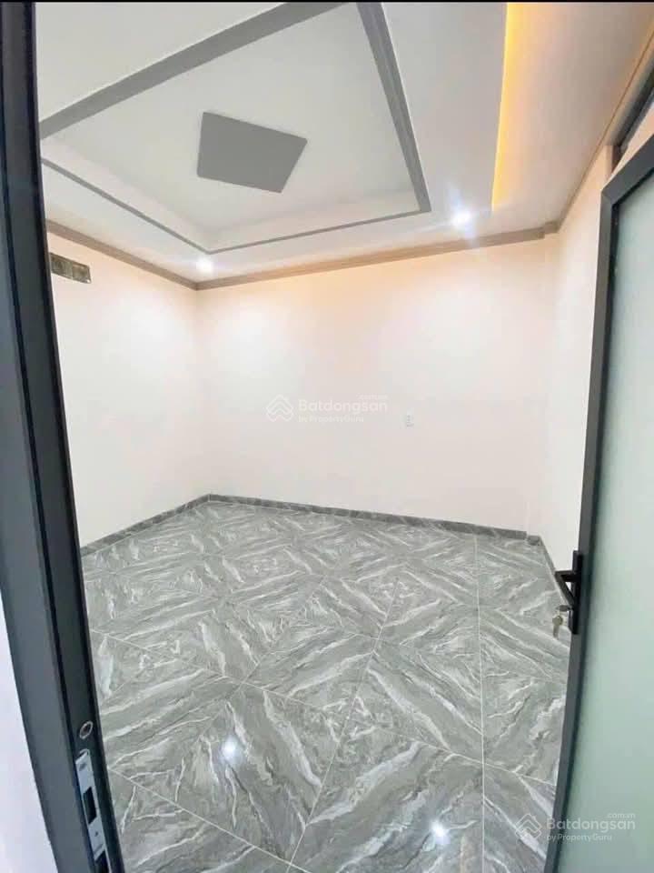 Chính chủ cần bán gấp căn nhà ngay chợ bình chánh 885tr shr , có thể kinh doanh buôn bán được