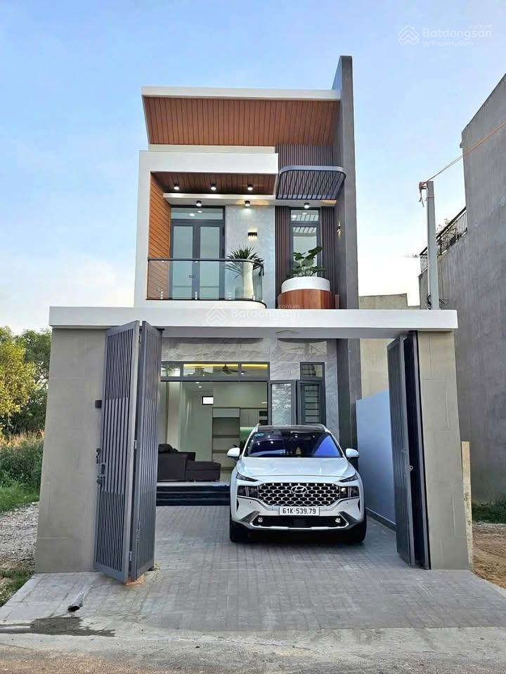 Chính chủ cần bán gấp căn nhà ngay chợ bình chánh 885tr shr , có thể kinh doanh buôn bán được