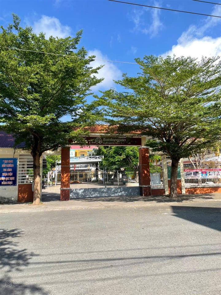 Đất full thổ cư, sổ hồng riêng giá 2 tỷ 250. thiện chí giảm 200 triệu, sát bến xe miền tây, sổ sẵn