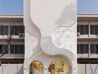 Siêu phẩm mặt tiền 93c phan xích long ngang 8m nhà mới trống suốt có thang máy