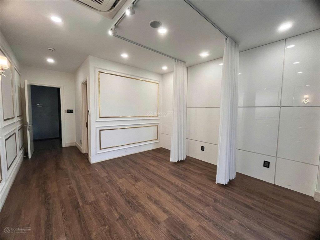 Cho thuê mặt tiền đặng dung full option  ngang 8m  có hầm, thang máy  giá 5x