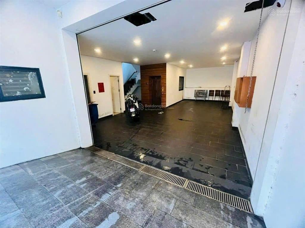 Cho thuê mặt tiền đặng dung full option  ngang 8m  có hầm, thang máy  giá 5x